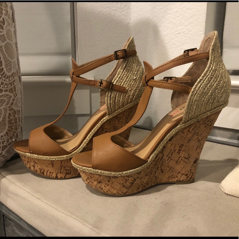 Peep-toe Wedges